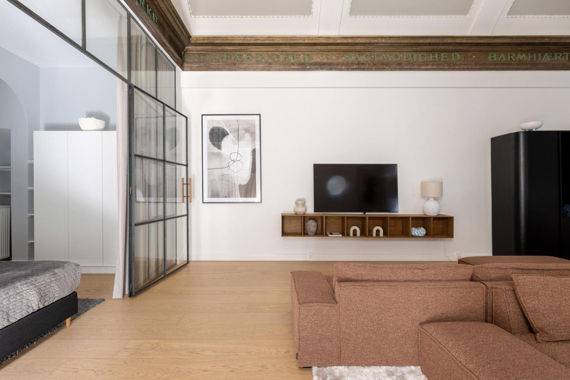 Unique 3 Bedroom In Vibrant Frederiksberg Kopenhagen