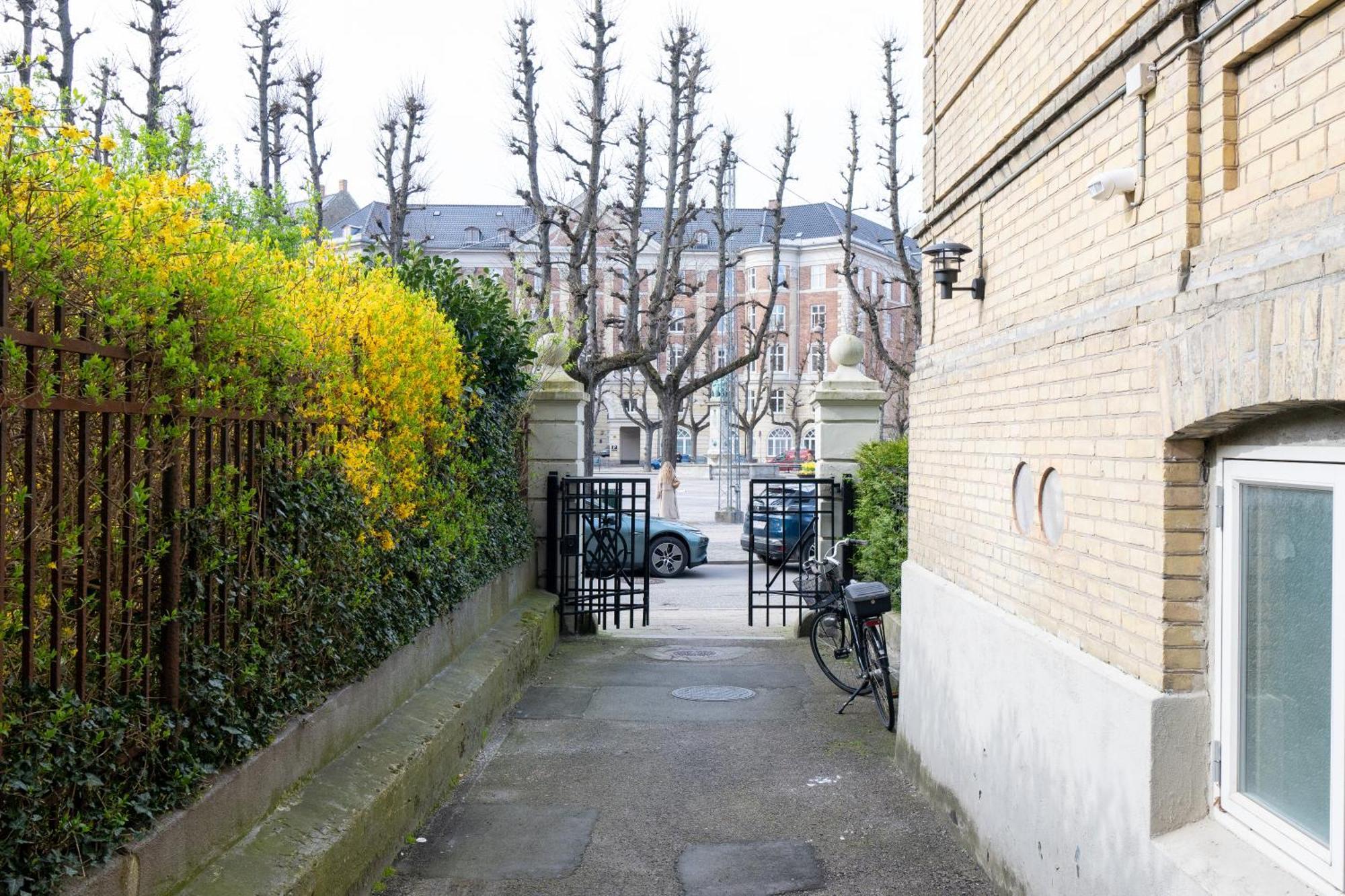 Unique 3 Bedroom In Vibrant Frederiksberg Appartement